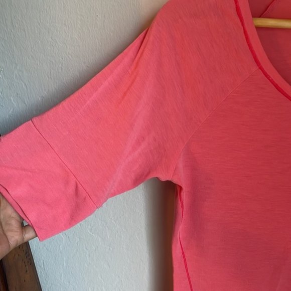 ‼️FREE‼️ with bundle of 2+‼️ Columbia peach/pink activewear t-shirt XS/S - Picture 3 of 8